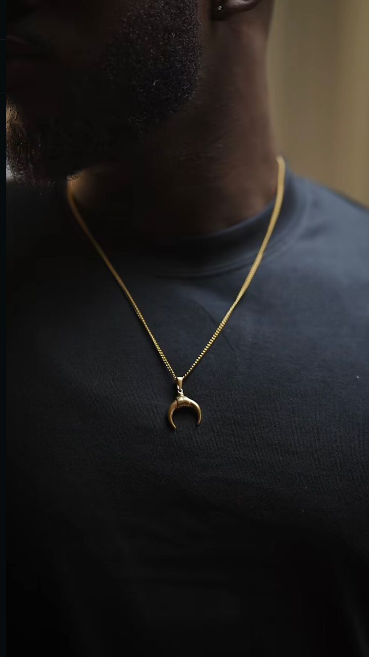 Cresc Pendant Gold With Chain